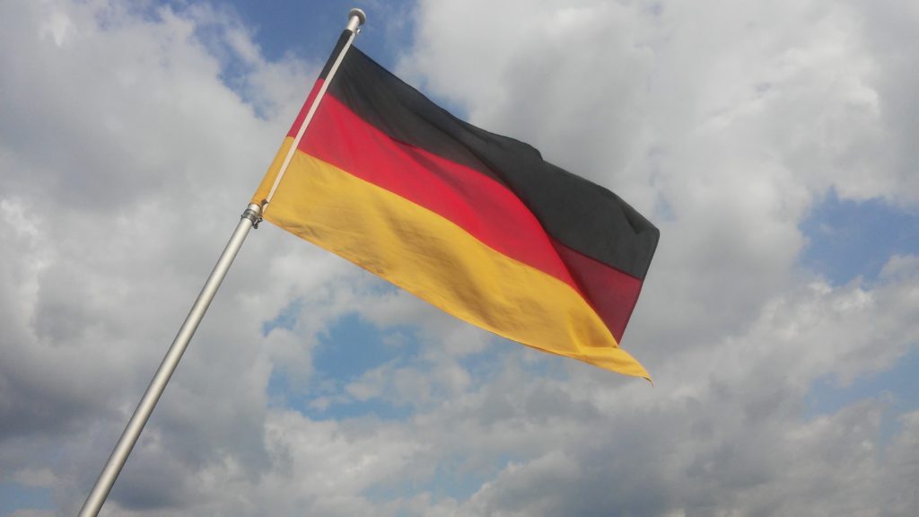bandiera Germania con cielo nello sfondo