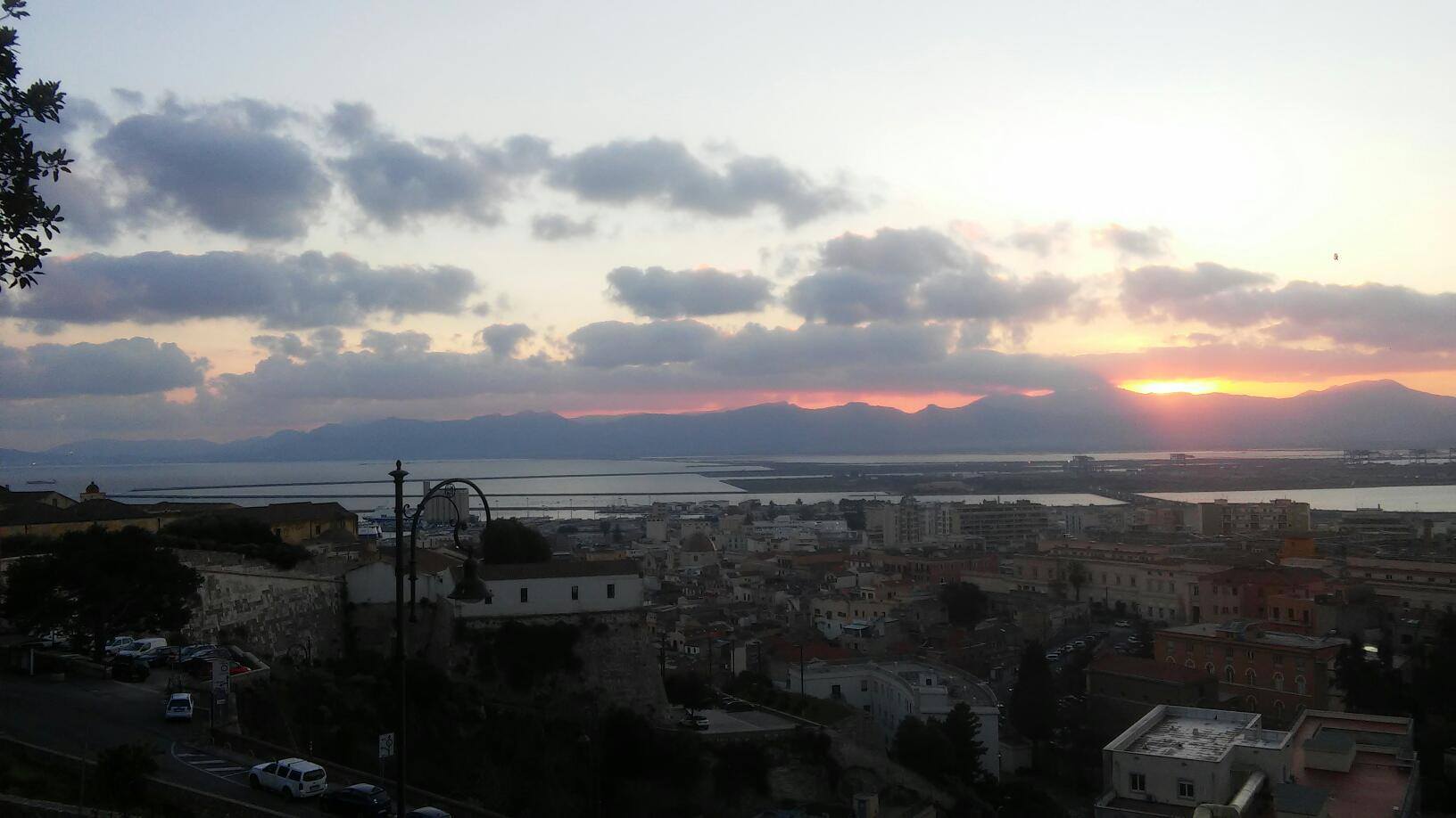 Panorama tramonto Cagliari lato mura